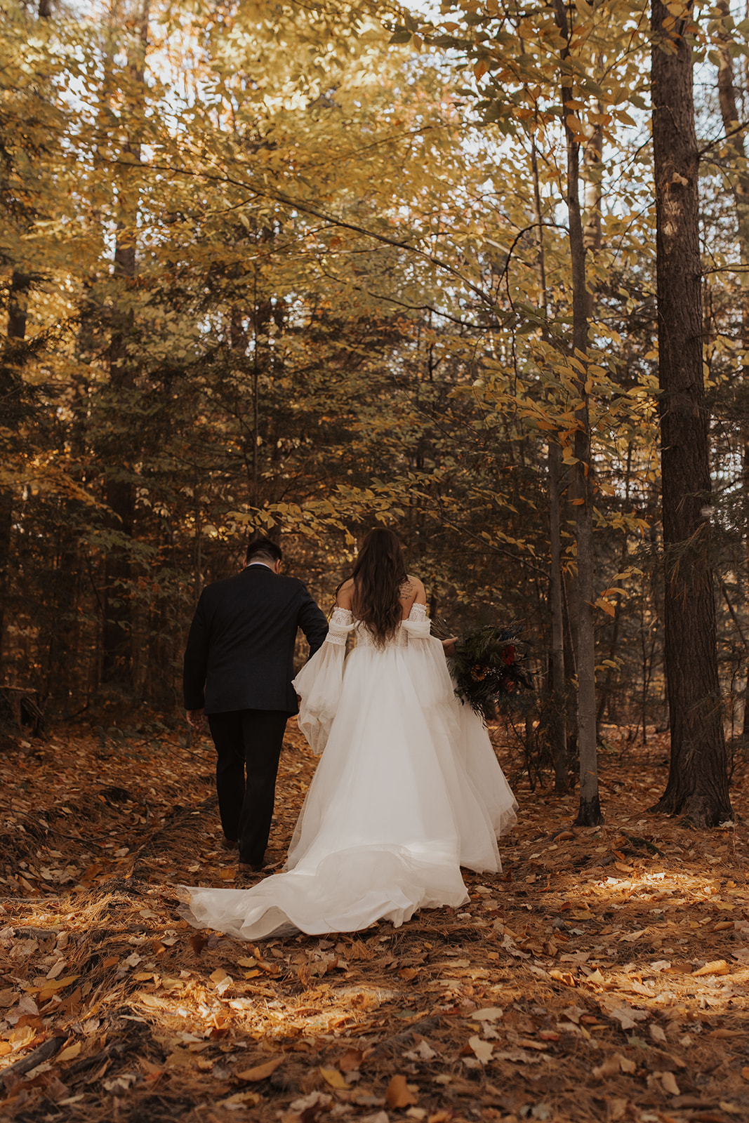 Unique Elopement with a Boho, Countryside Flair and a Helicopter Ride Unique Elopement with a Boho, Countryside Flair and a Helicopter Ride